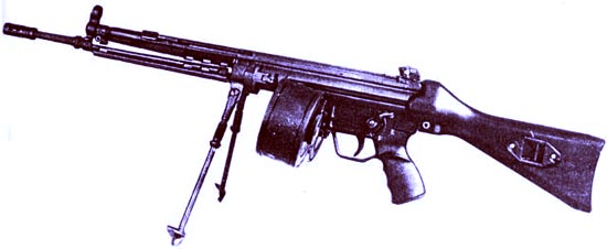 ранний вариант HK 13 с барабанным магазином на 100 патронов