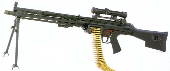 HK 23E с лентой и оптическим прицелом