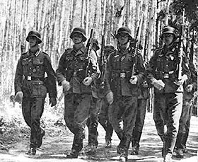 Отделение немецкой пехоты, вооруженное карабинами Mauser.