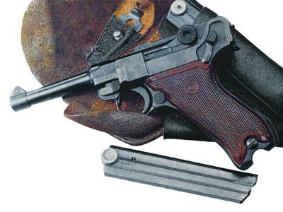 Пистолет P 08, имеющий пластиковые щечки рукоятки.