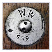 Клеймо порта Вильгельмсхафен с инвентарным номером 799 наносилось на ранних экземплярах на пластине в центре приклада.