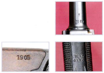 Справа вверху. Номер оружия и клеймо флота на нижней части ствола пистолета модели 04-14 (1917 г.). Справа внизу. Клеймо порта Киль с инвентарным номером. Внизу. Год «1906» на прикладе раннего образца.
