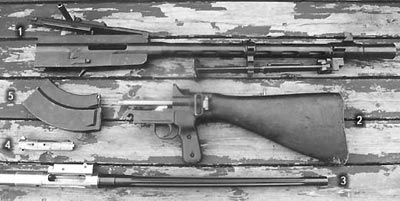 Части неполной разборки пулемета L/S-26 1 – короб и кожух пулемета; 2 – затыльник с прикладом; 3 – ствол со ствольной коробкой; 4 – затвор; 5 – магазин