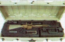 Размещение комплектующих снайперской системы XM110 SASS в верхнем съемном поддоне транспортного контейнера