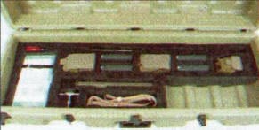 Размещение комплектующих снайперской системы ХМ 110 SASS в нижнем поддоне транспортного контейнера