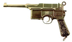 Покупателем «Маузера» C-96 модели 1920 г. был не только СССР. На фото – вариант пистолета с магазином на 6 патронов, постоянным прицелом, увеличенным курком и пластиковыми щечками рукоятки. Надпись на рамке свидетельствует, что пистолет, видимо, выполнен для продажи в США